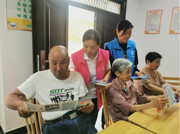 鹰潭市月湖区梅园街道沿江社区开展“6·3”虎门销烟纪念日禁毒宣传活动