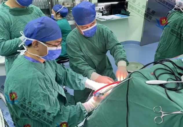 11岁女孩颅内惊现“鸡蛋大”脓肿，江西省儿童医院精准手术治疗