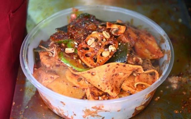 长天新闻丨江右锐评：“天水麻辣烫店倒闭”都能成为流量密码？