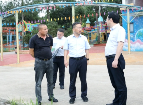 上饶市玉山县委书记郑国良到岩瑞镇调研“四融一共”和美乡村建设和重点集镇功能设施完善工作