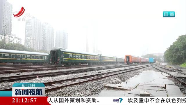 暴雨中坚守 迎“汛”而上守护平安