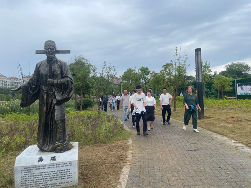 鹰潭月湖：参观廉洁文化公园 筑牢拒腐防变思想防线