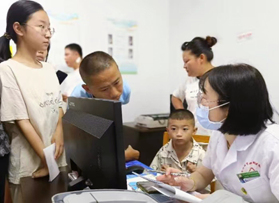 健康义诊助力儿童健康成长 景德镇市妇幼保健院儿童保健党支部开展主题党日活动