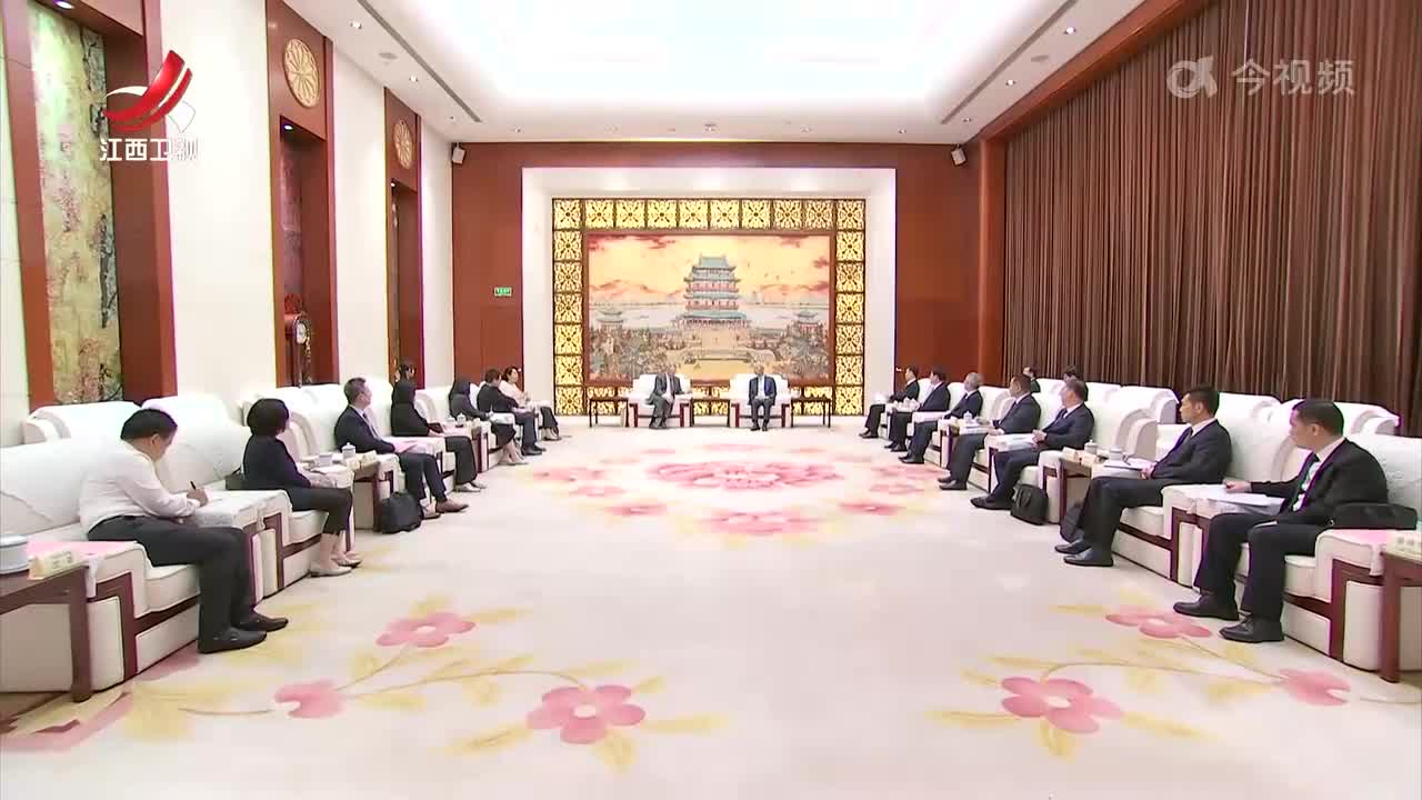 尹弘会见中国美国商会代表团一行