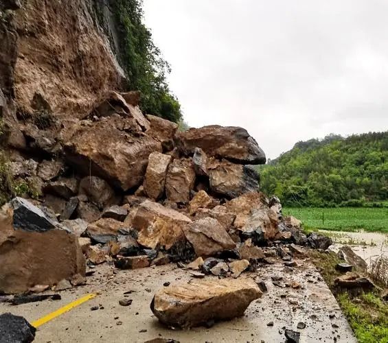 吉安这些路段道路塌方、积水，出行请注意！