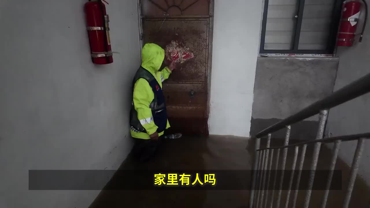 江西乐平：强降雨致低洼小区积水 积水最深达1.4米