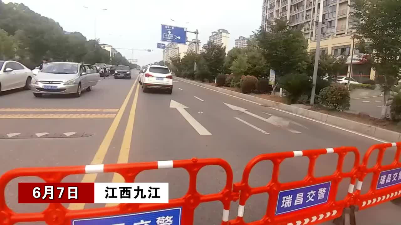 江西瑞昌：八分钟来回！考生忘带证件 公安铁骑飞奔取回
