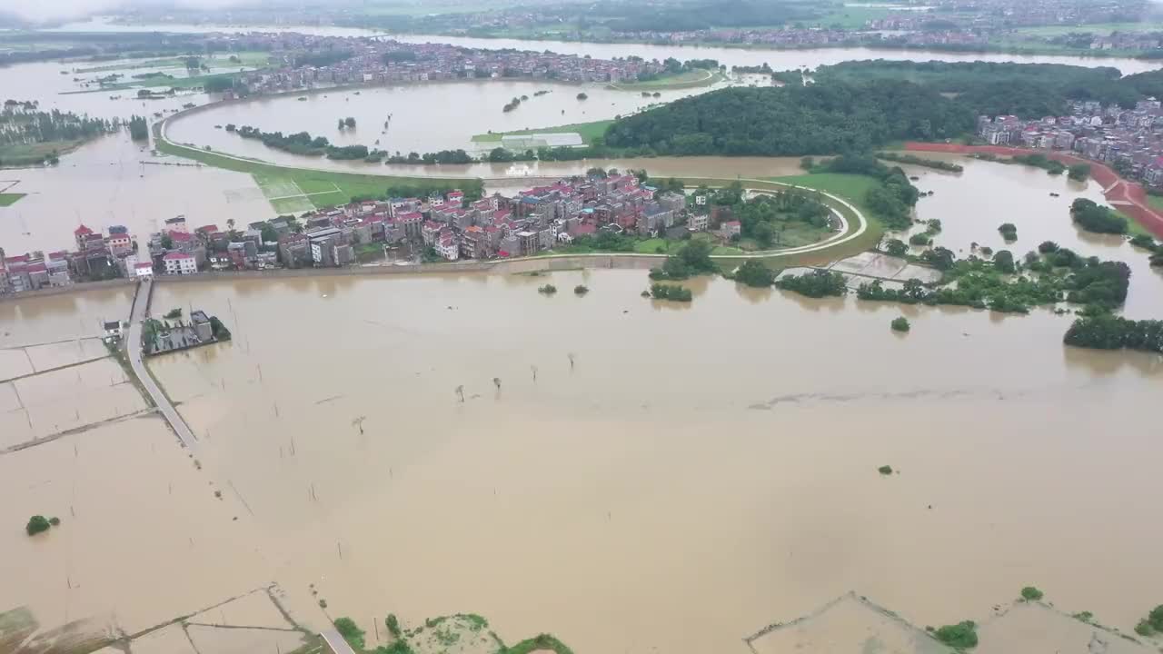 江西乐平：持续强降雨导致河流上涨 部分低洼村庄被淹