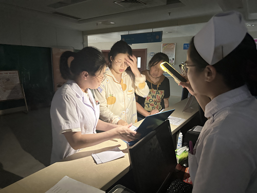 暴雨来袭 守护生命 景德镇市妇幼保健院全力以赴投入抗洪抢险保障群众就医