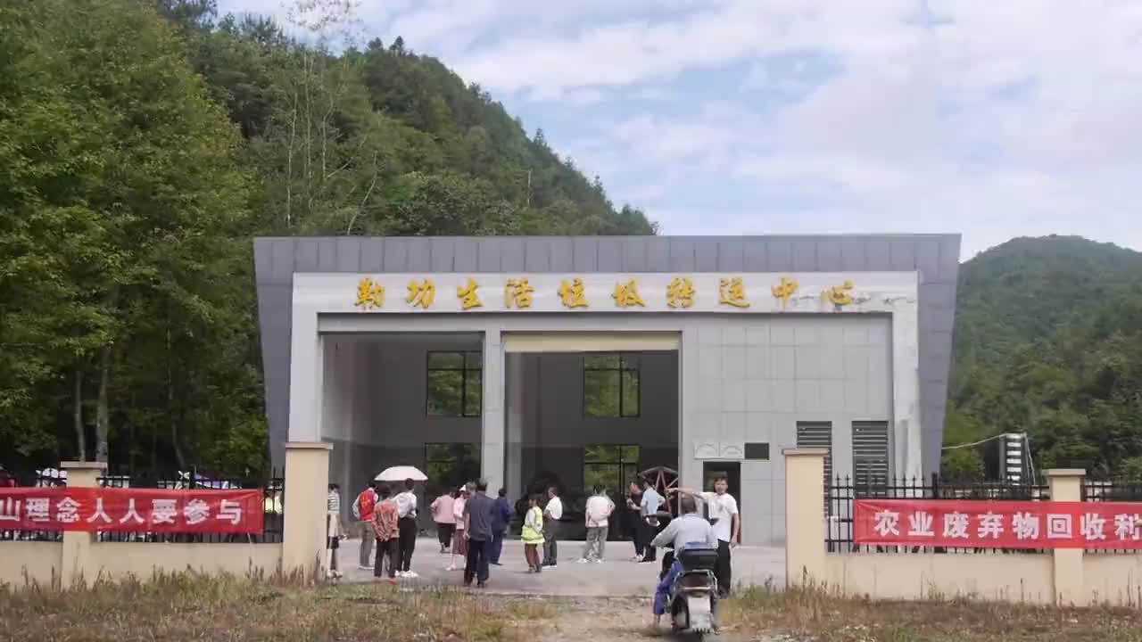 江西浮梁：这个超市真新奇 废弃农药瓶能当钱