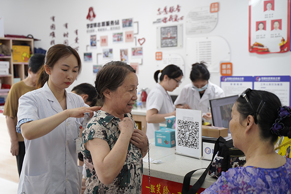 萍乡市第三人民医院：炎炎夏日送“清凉” “三伏贴”义诊进社区