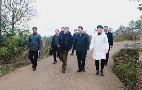 江西省投资集团有限公司党委书记、董事长揭小健到永新县走访慰问脱贫户