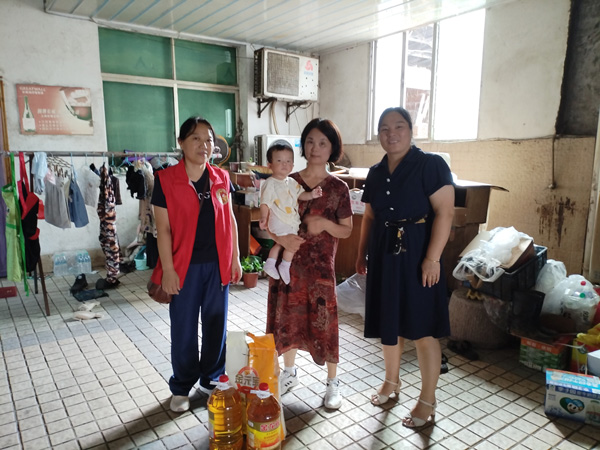 鹰潭市月湖区梅园街道梅园社区开展“八一慰问送关怀”走访活动