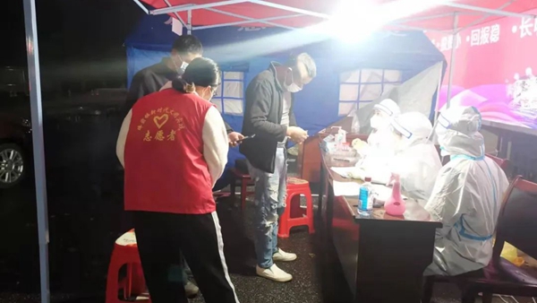 吉安永新：“党徽+志愿红”在“疫”线闪耀