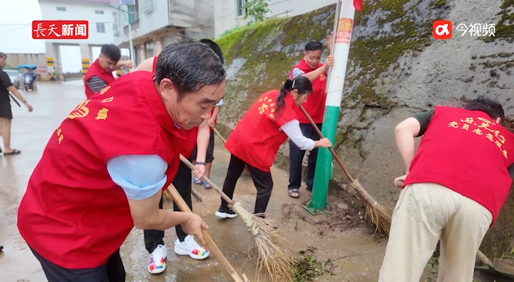 江西乐平：被淹村庄已退水 灾后自救正展开