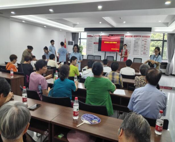 鹰潭市月湖区梅园街道枫园社区开展“移风易俗 弘扬文明新风”宣传活动
