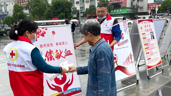 吉安市永新县红十字会组织开展第14个全国防灾减灾日宣传咨询活动
