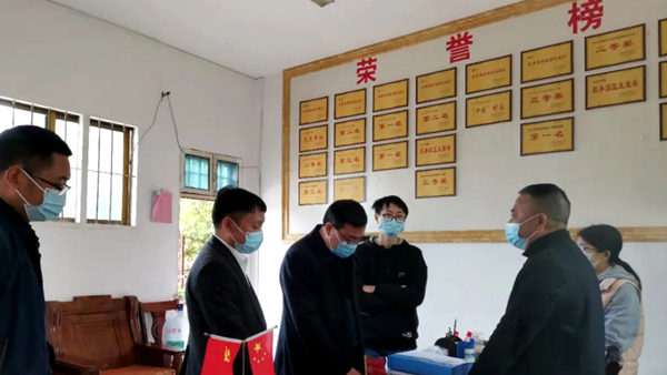 吉安市永新县领导到埠前镇督导清明期间疫情防控工作