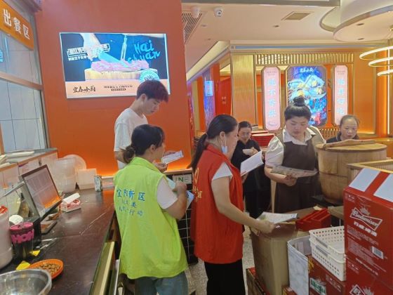 宜春市宜阳新区官园街道大塘景升片区：垃圾分类进商铺 宣传引导入人心