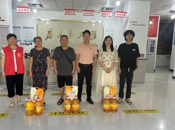 鹰潭市月湖区梅园街道沿江社区退役军人服务站开展“八一”走访慰问主题活动