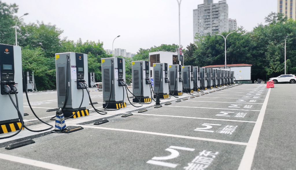截至7月底 吉安市公/专用电动汽车充电桩已建成2940余台