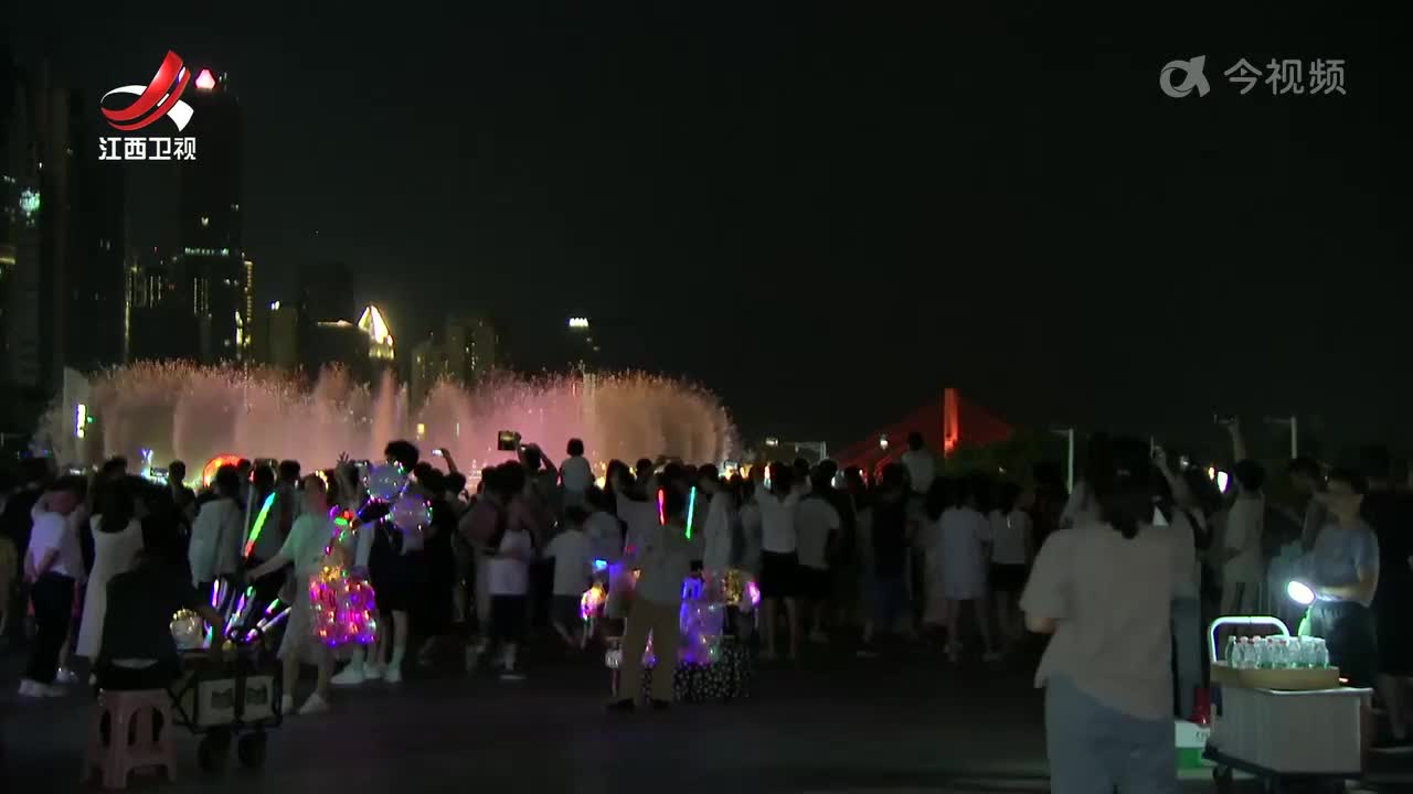 巧借纳凉休闲地 夜市招聘送岗位
