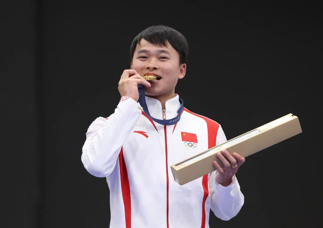 长天新闻丨江右锐评：别把“流量公式”无底线地套在运动员身上