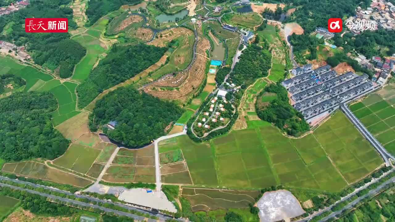 家家住上大别墅，“旅游赋能”跑出乡村振兴“加速度”