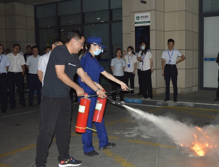 中国银行景德镇市分行开展消防安全警示教育暨应急逃生和灭火实操培训