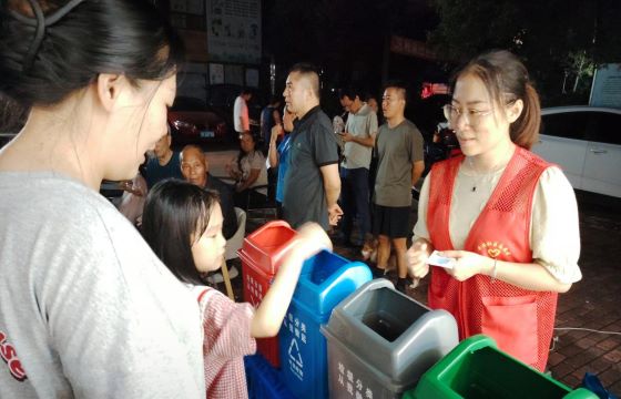 参与垃圾分类 争做文明市民——宜春市袁州区凤凰街道开展垃圾分类宣传活动
