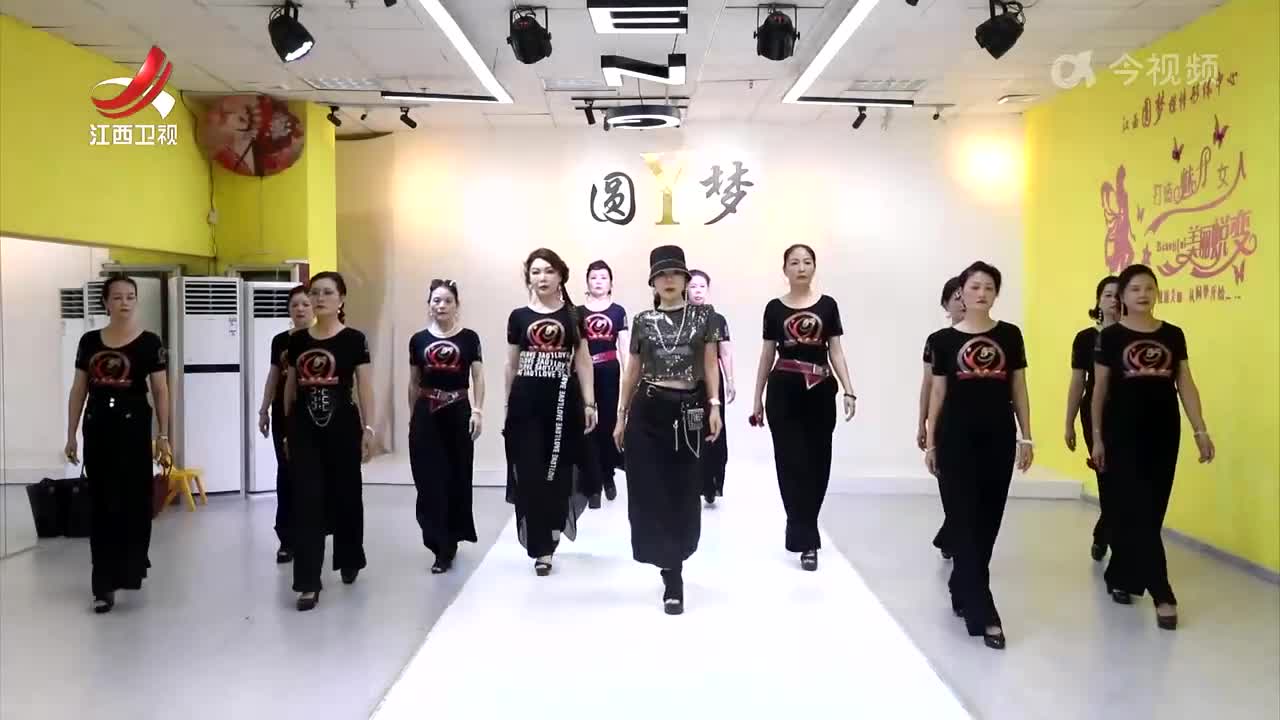 “银发族”乐享晚年“潮生活”