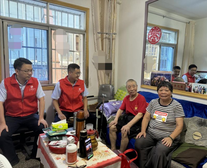 上饶银行青山湖支行青年志愿者慰问越战老兵