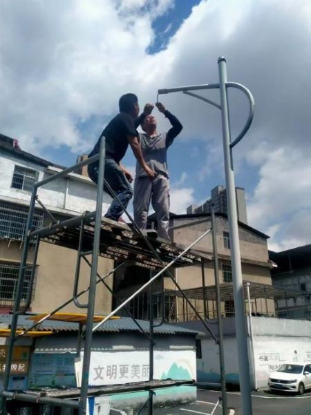 宜春市袁州区凤凰街道：听民声解民忧 亮路灯暖民心