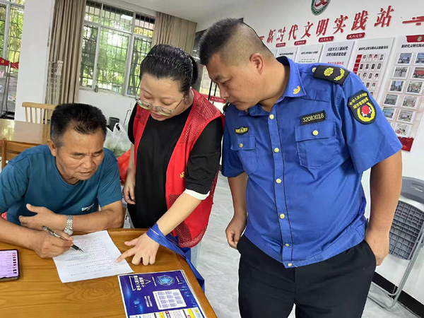 鹰潭市月湖区梅园街道梅园社区开展反诈宣传活动 筑牢安全防线