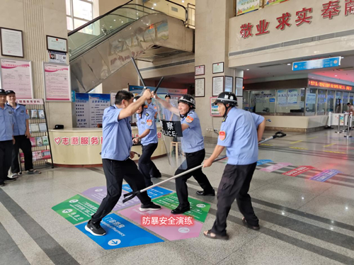 景德镇市妇幼保健院开展保安反恐防暴培训演练