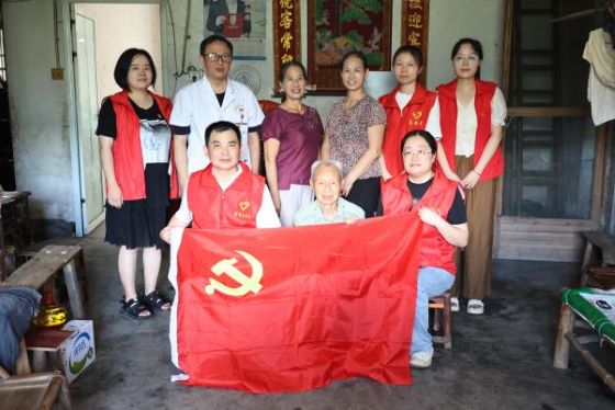 情满老兵 八一情深——宜春市中医院开展“党建＋公益”活动