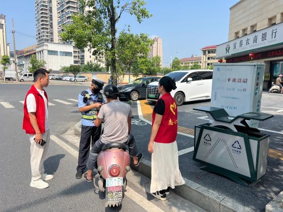 “头”等大事别侥幸！宜春市袁州区下浦街道开展骑乘电动自行车不戴头盔劝导工作
