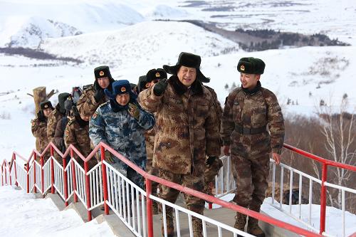 学习·故事丨顶着凛冽寒风，习主席和哨兵们一起执勤站岗 