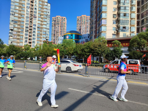 九江市城管局管护中心：程丽平亮相市运会 担任火炬传递手