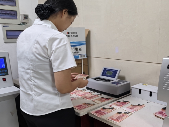 工商银行上饶分行：兑换“火烧币” 真情解民忧