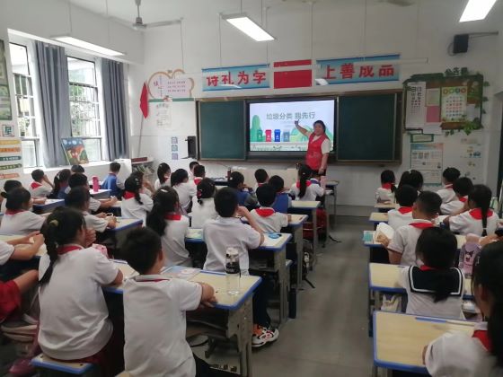 宜春市袁州区凤凰街道：垃圾分类进校园 争做环保小卫士