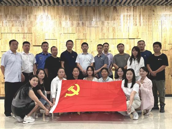 宜春市宜阳新区官园街道枣树翰林片区组织党员干部赴廉政教育馆开展廉政警示教育