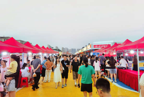 萍乡经开区：“夜市”逛出“薪”机遇