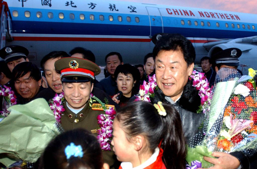 长天新闻丨江右时评：致敬功勋模范 激发奋进伟力
