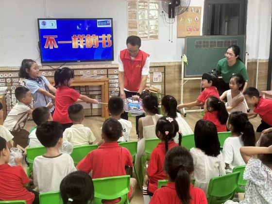 宜春市宜阳新区官园街道明月安居片区开展“科普伴我行”志愿服务活动