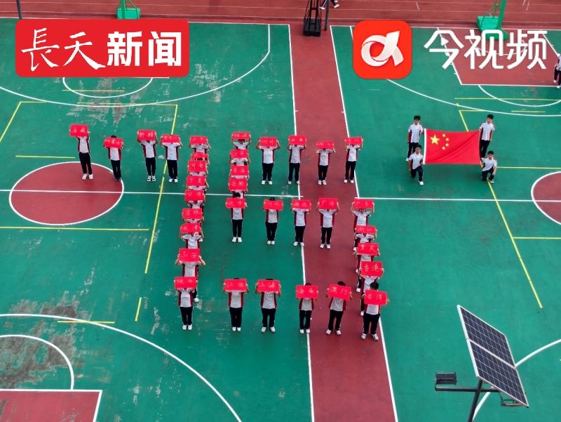 进贤县实验学校团支部拍摄《我和我的祖国》创意视频 庆祝新中国成立75周年