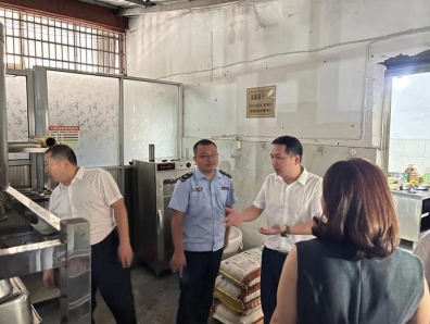 上饶市广丰区芦林街道人大代表深入一线检查食品安全 守护学生“舌尖上的安全”