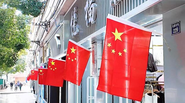 长天新闻丨江右时评：以平凡之心奔赴山与海，以奋斗精神礼赞新时代
