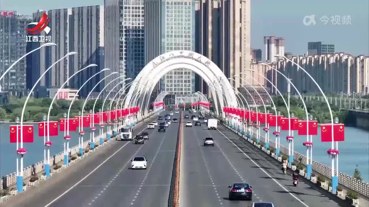 各地装扮一新 多彩活动喜迎国庆