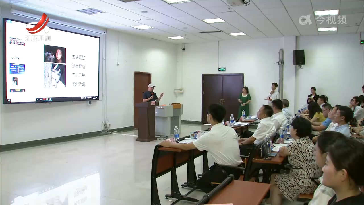 我省举行社会组织助力高校毕业生就业招聘会